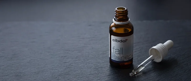 CBD and melatonin, two different substances in one bottle
