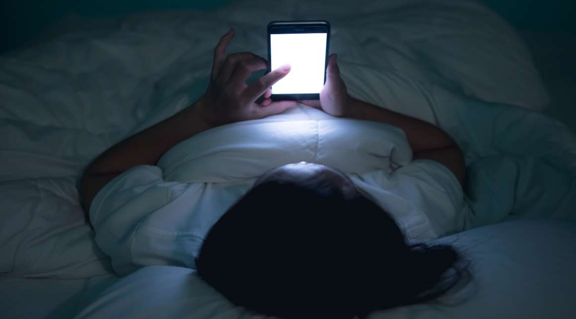 how-does-social-media-affect-sleep