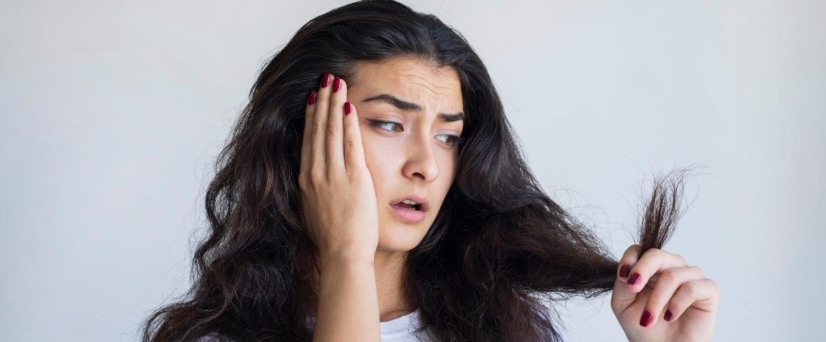 Perché l'acqua è così fondamentale per la crescita sana dei capelli?