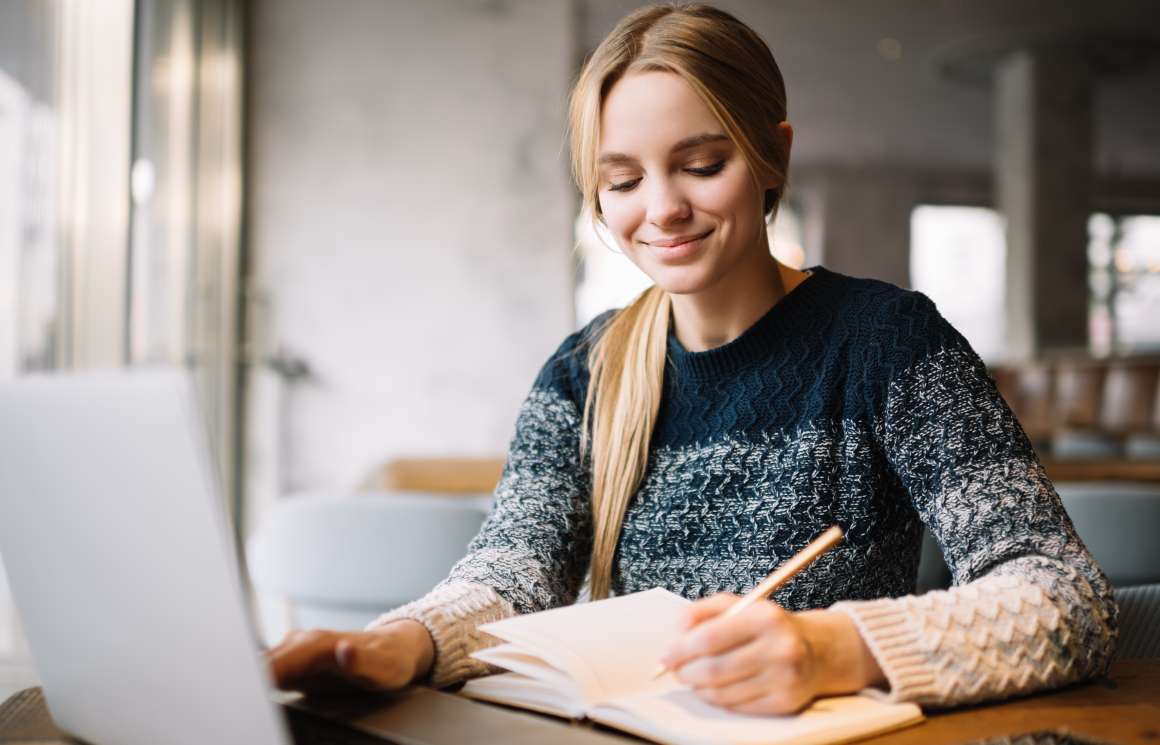 Come il lavoro a casa influisce sul sonno degli studenti?