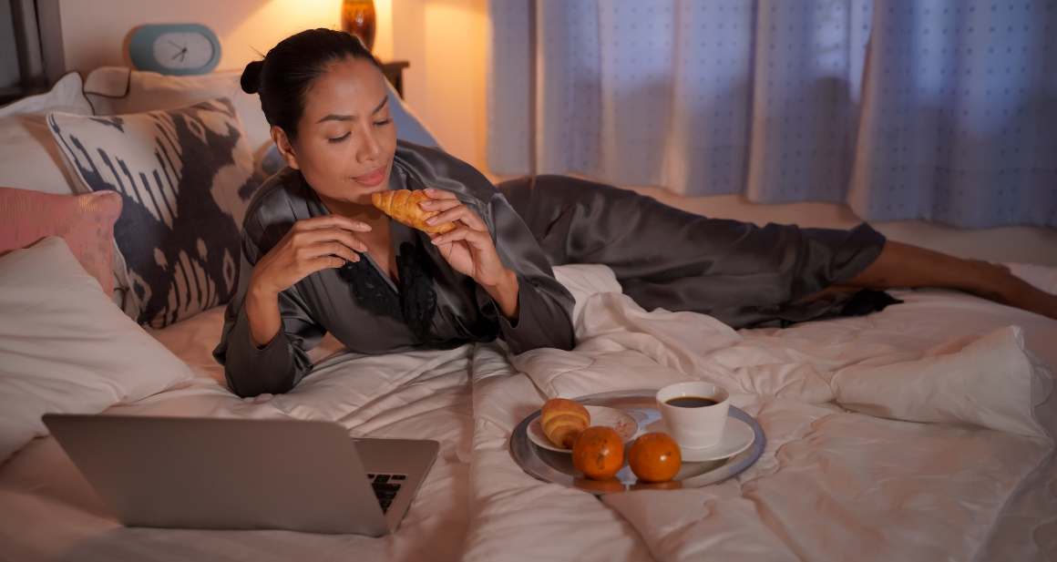 7 Nutritious Bedtime Snacks to Help You Sleep Better