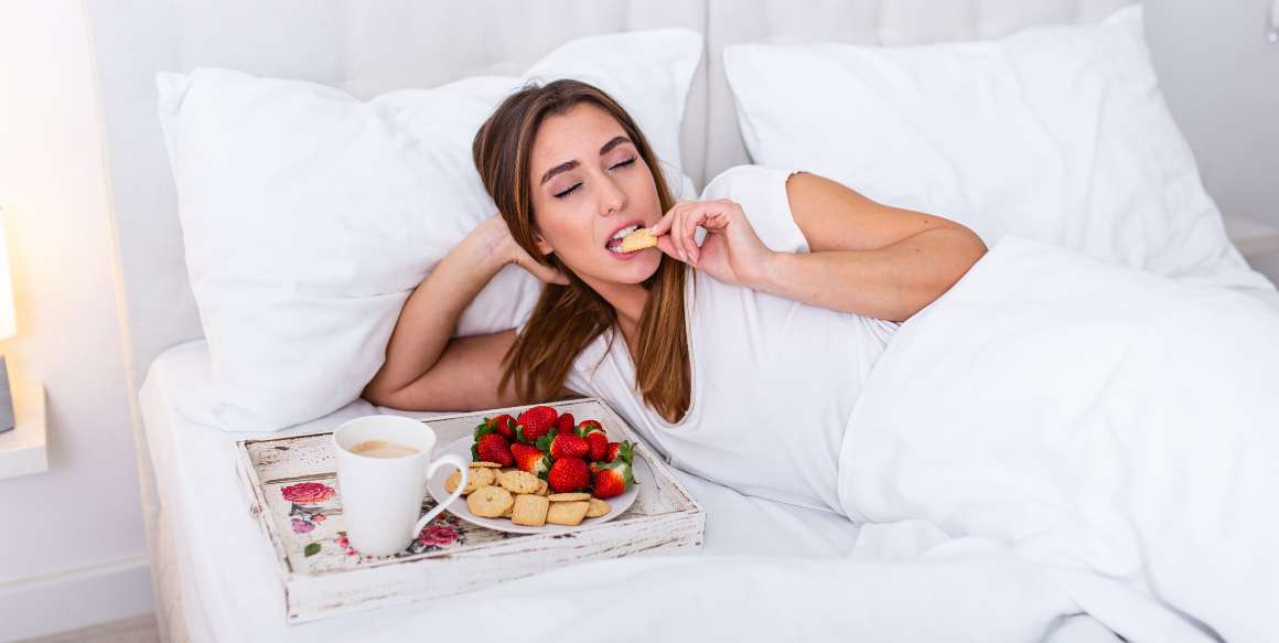 Eating Before Bed: Pros and Cons