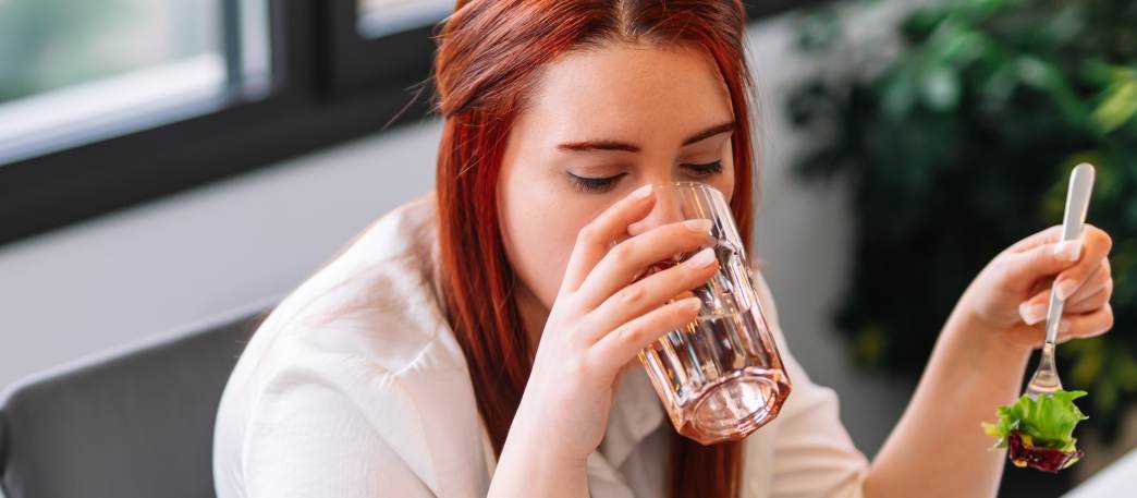 Kann ich nach der Einnahme von CBD-Öl etwas essen und trinken?