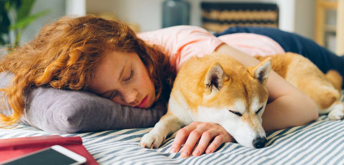 sleeping-with-pets